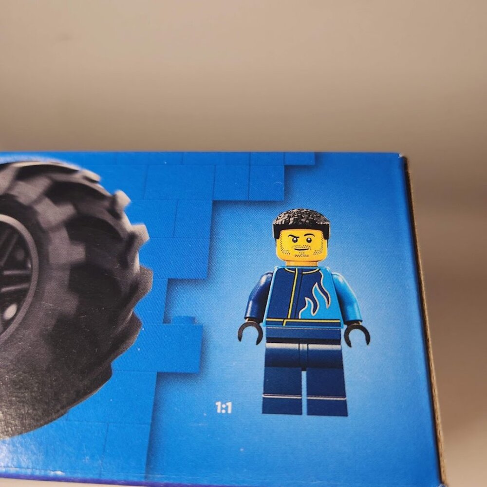 NEW LEGO CITY BLUE MONSTER TRUCK Off Road Car 60402 with Minifigure Driver  148 - Picture 10 of 10